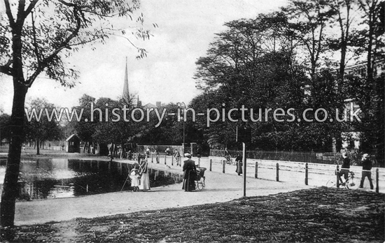 The Pond and Agapemon Church with steeple, Clapton Common, Clapton, London. c.1905